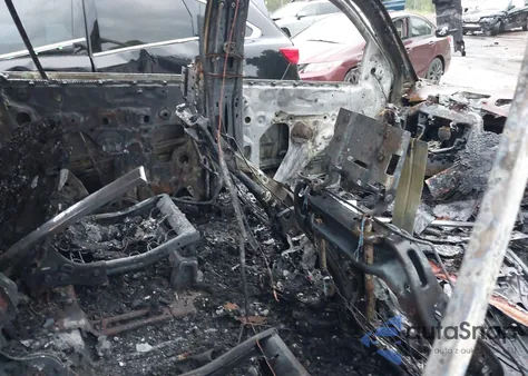 2016 Cadillac Escalade Platinum z USA, uszkodzony, nr VIN 1GYS4DKJ8GR113334